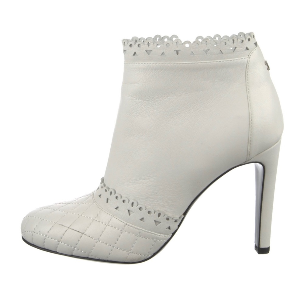 Chanel ankle white leather boots size 38 1/2C